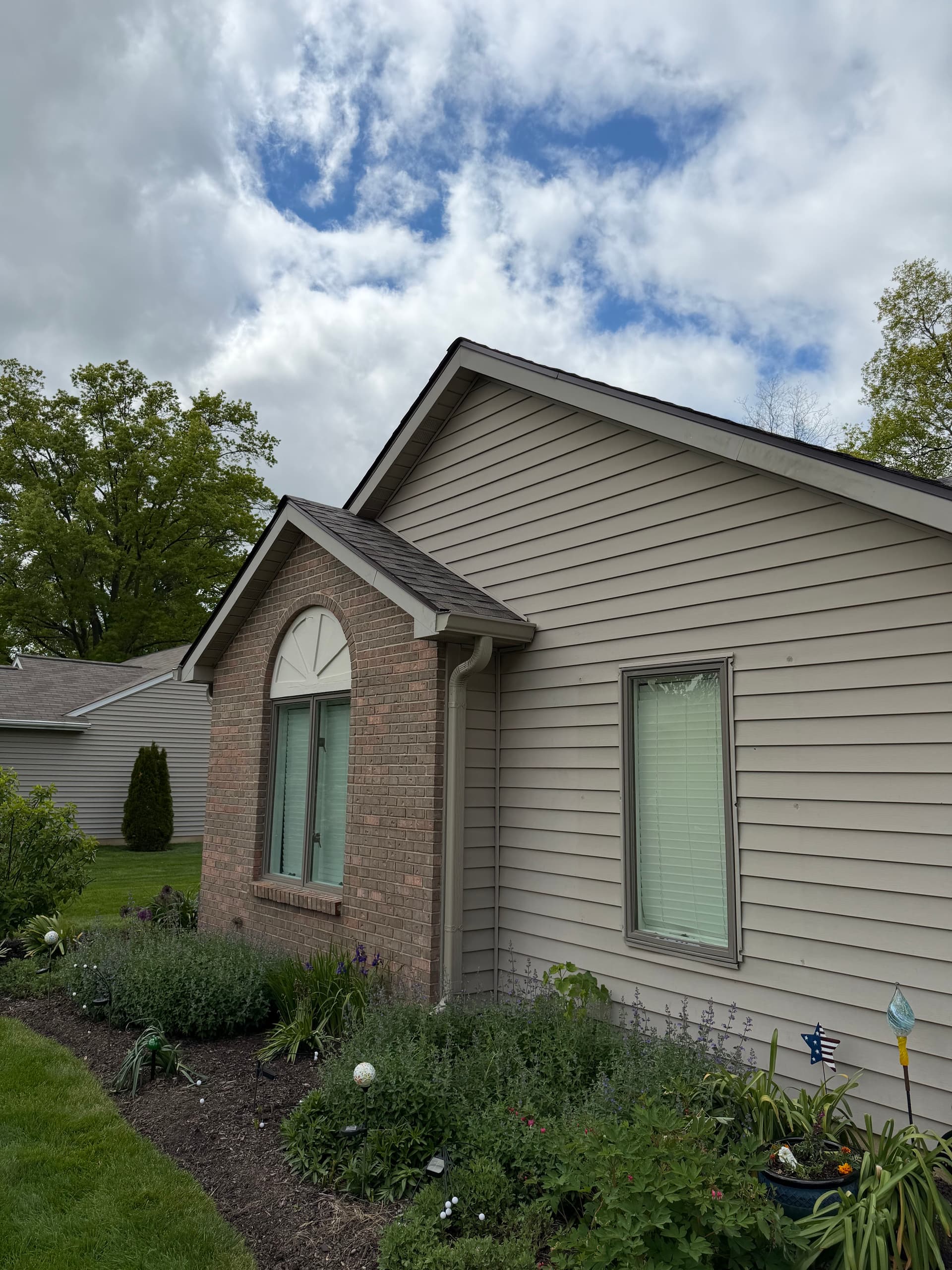 Gallery photos for Owens Corning Driftwood Shingles and Pebblestone Clay Gutters Done Right: Image #8