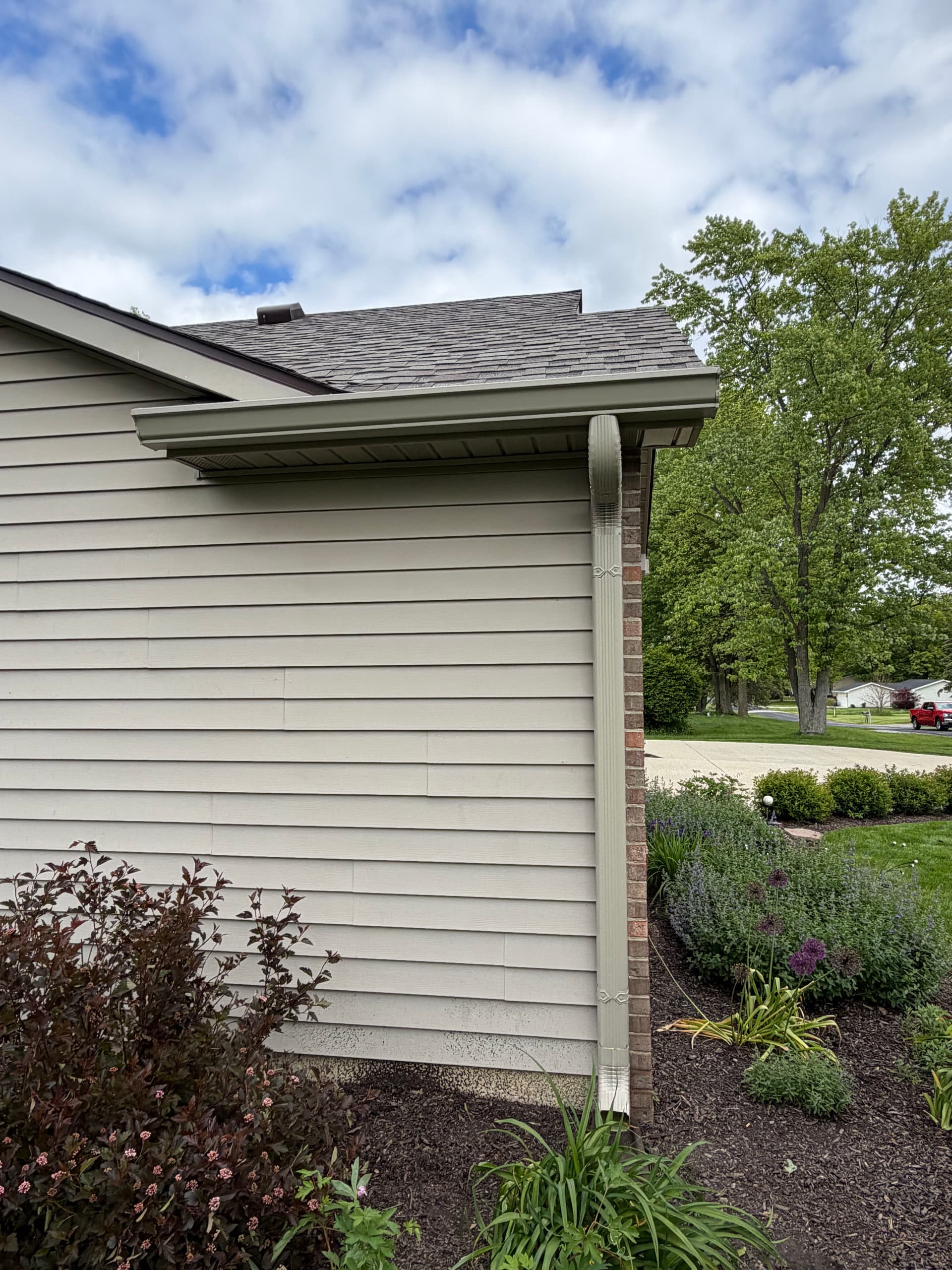 Gallery photos for Owens Corning Driftwood Shingles and Pebblestone Clay Gutters Done Right: Image #6