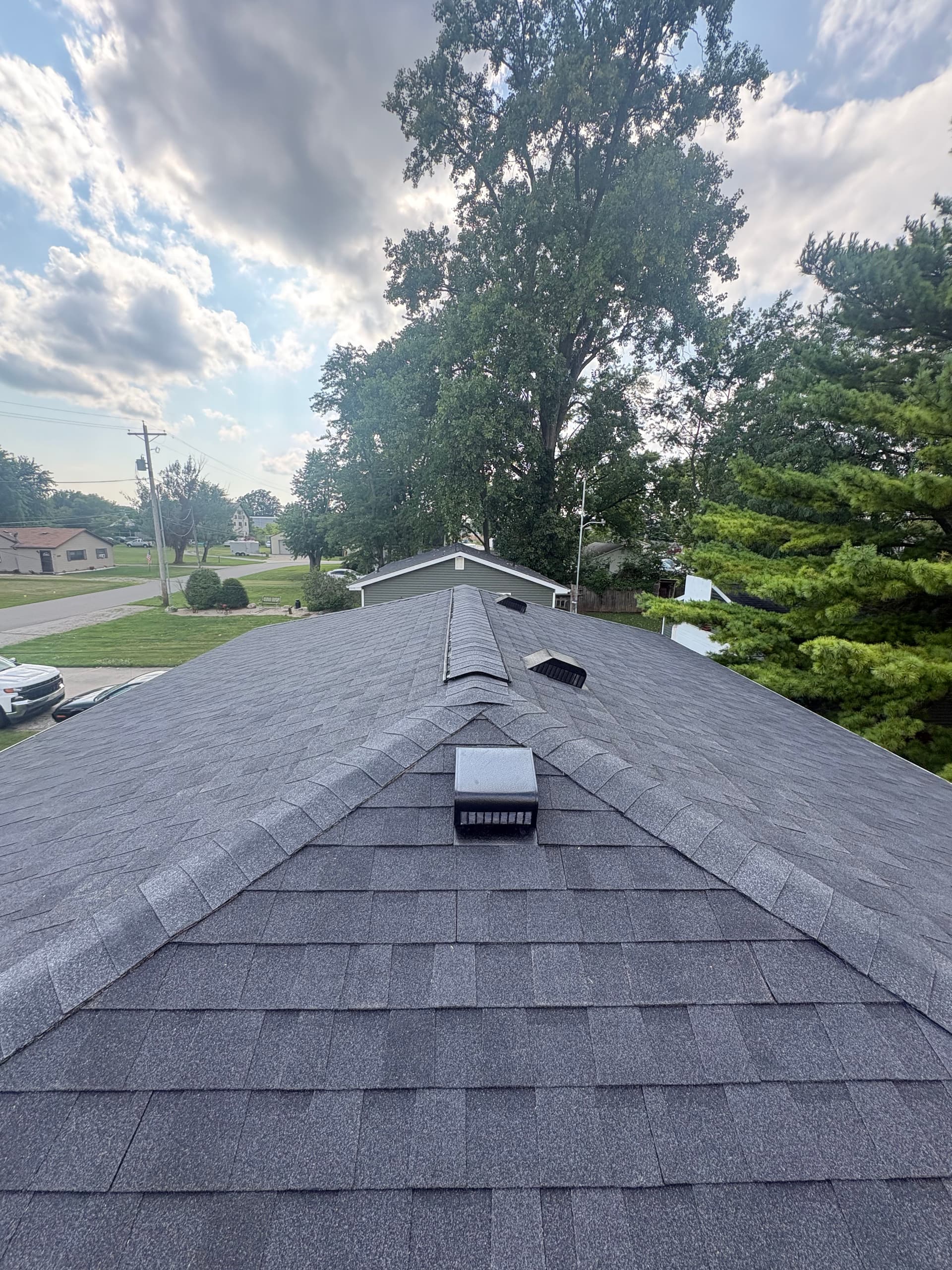 Gallery photos for Atlas Pinnacle Pristine Shingles and New Gutters on a Ranch Home: Image #5