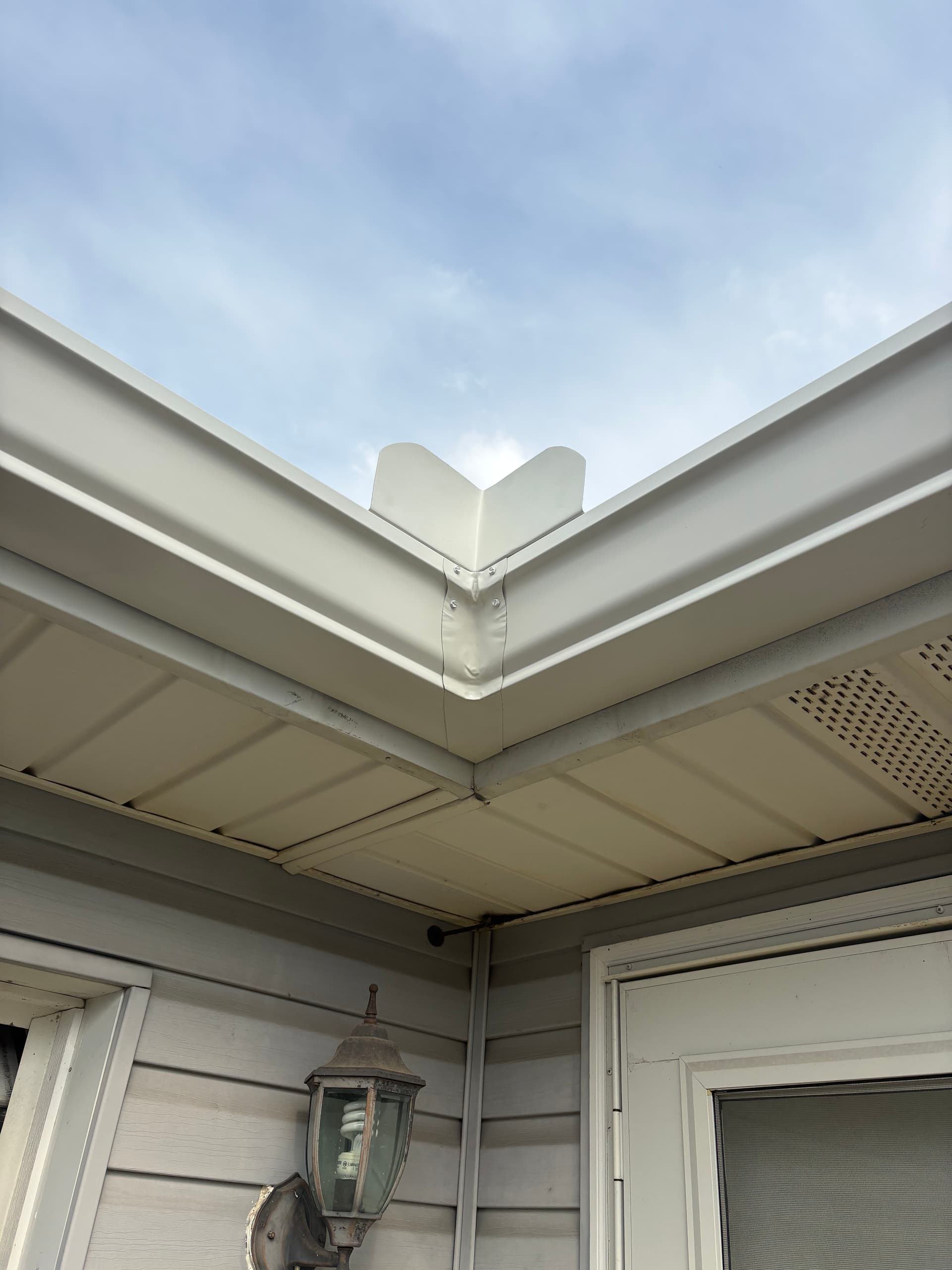 Gallery photos for Seamless Gutter Replacement for Weatherproofing: Image #5