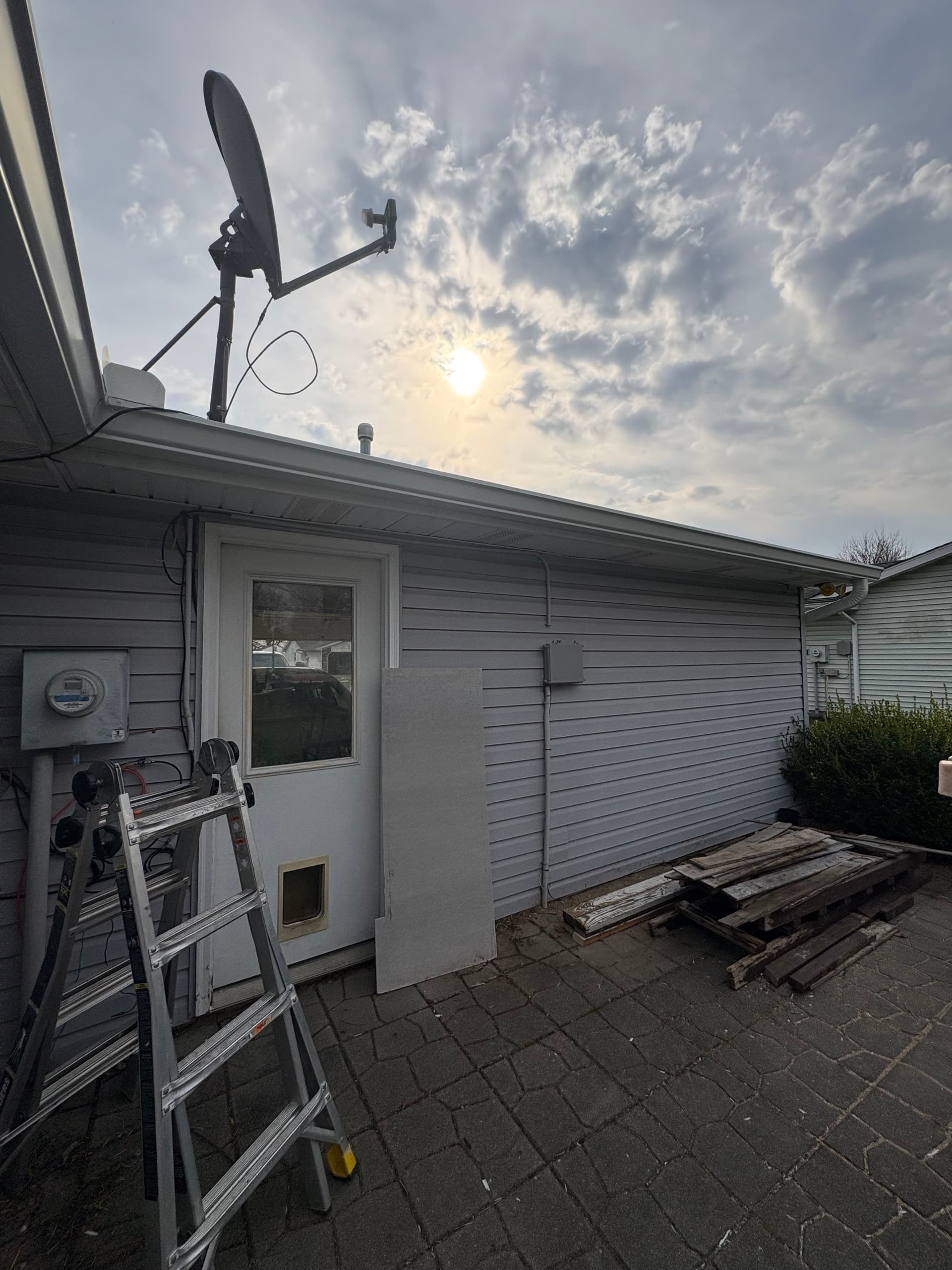 Gallery photos for Seamless Gutter Replacement for Weatherproofing: Image #3