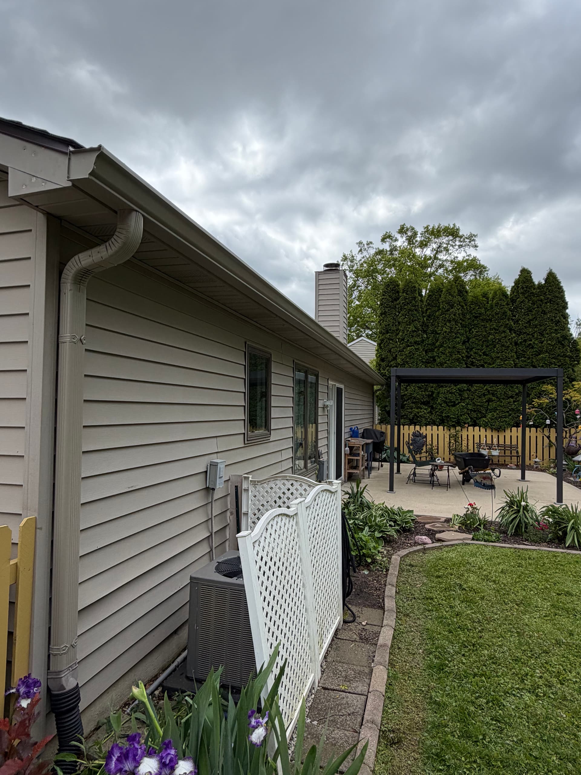 Gallery photos for Owens Corning Driftwood Shingles and Pebblestone Clay Gutters Done Right: Image #5
