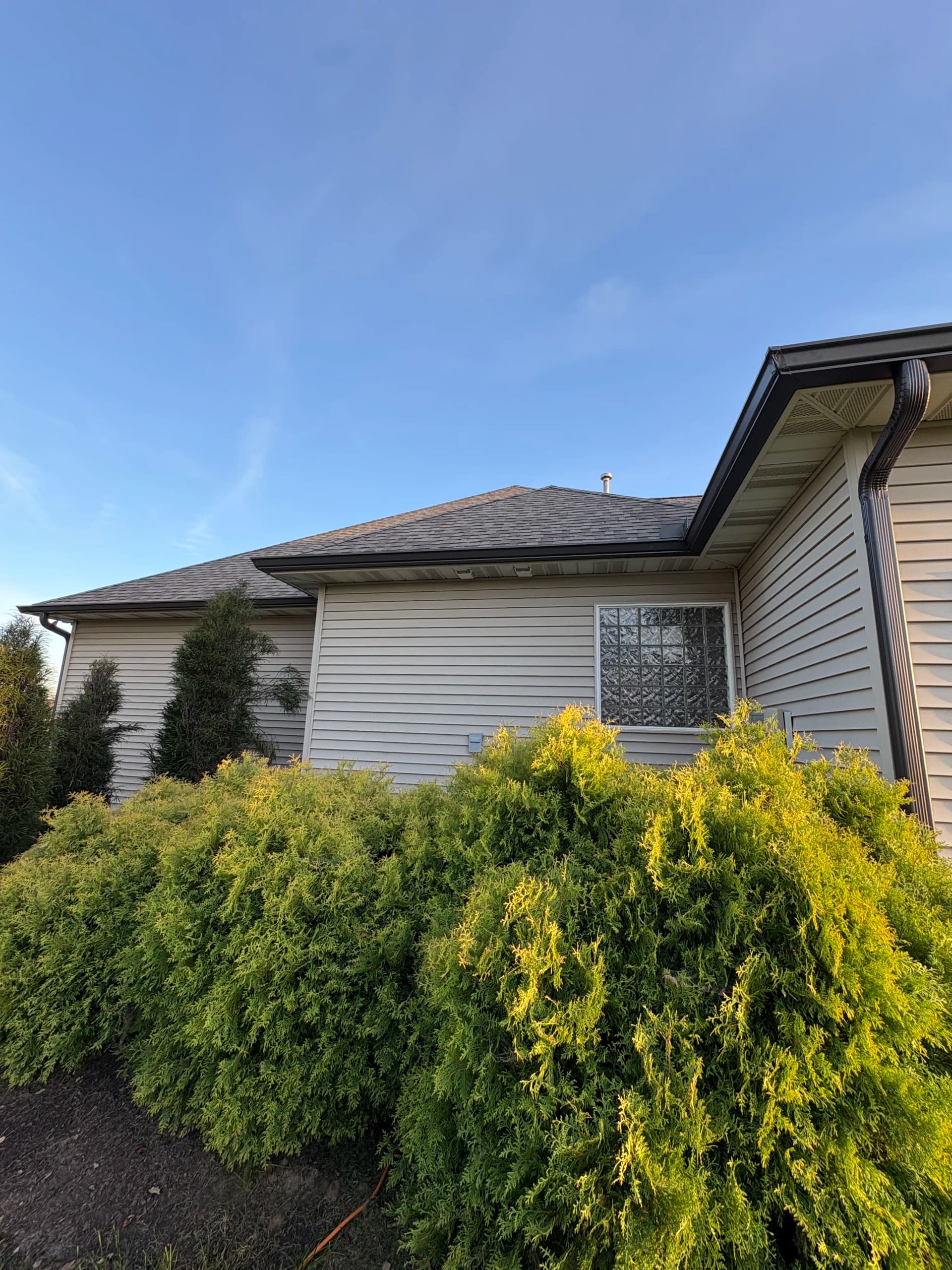 Gallery photos for Why 6-Inch Gutters in Dark Bronze Are Worth It: Image #3