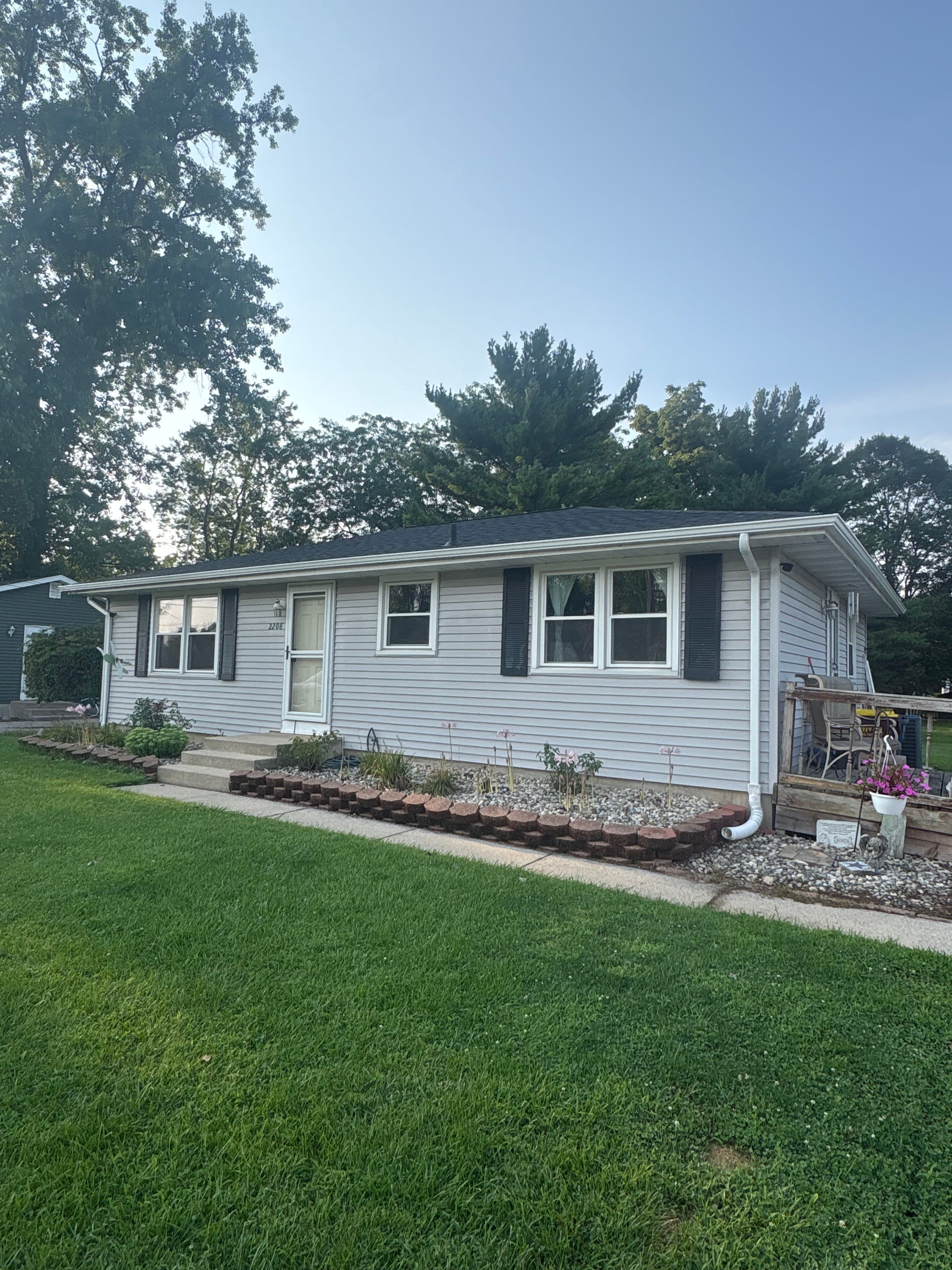 Project Atlas Pinnacle Pristine Shingles and New Gutters on a Ranch Home image