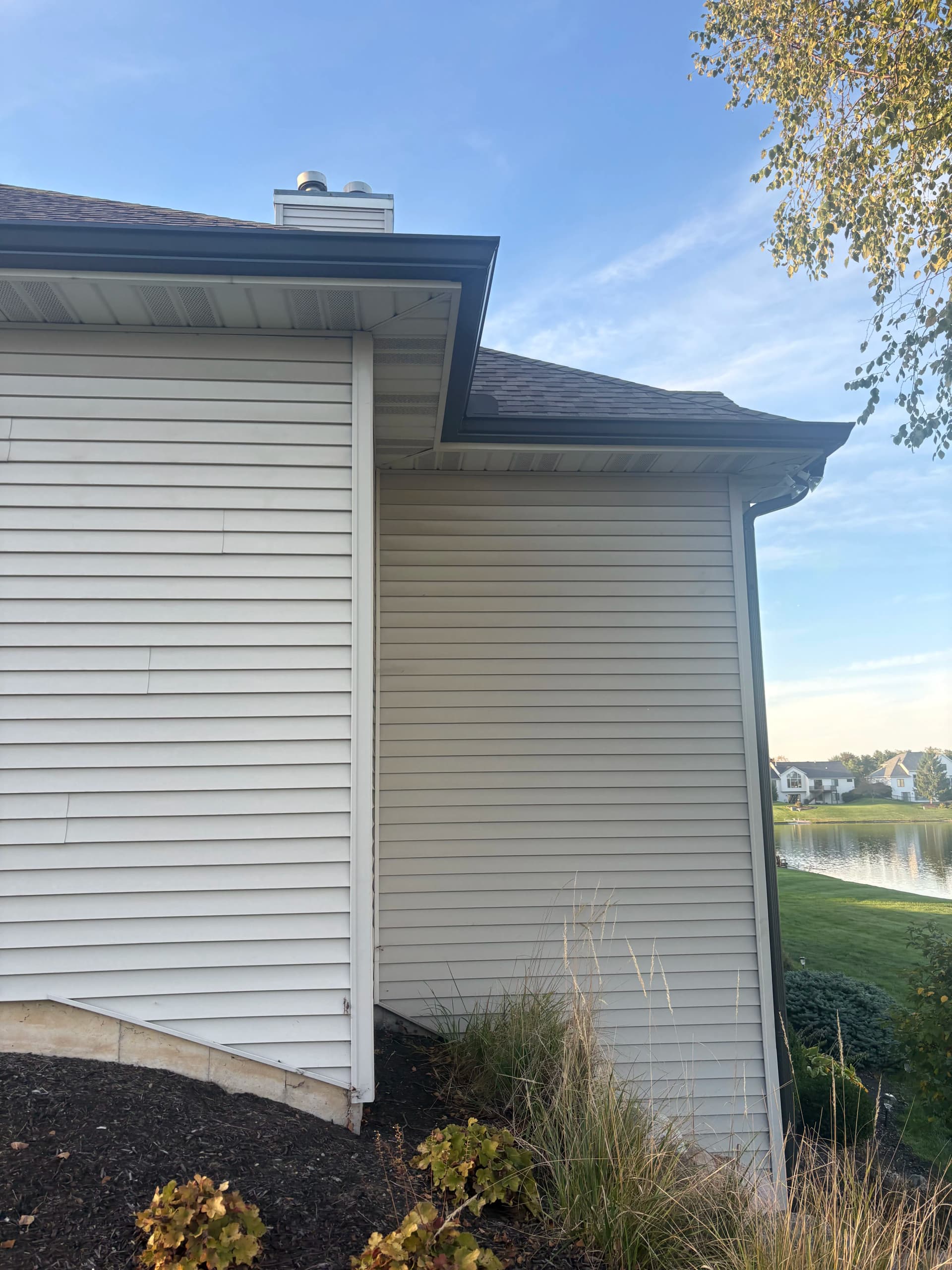 Gallery photos for Why 6-Inch Gutters in Dark Bronze Are Worth It: Image #4