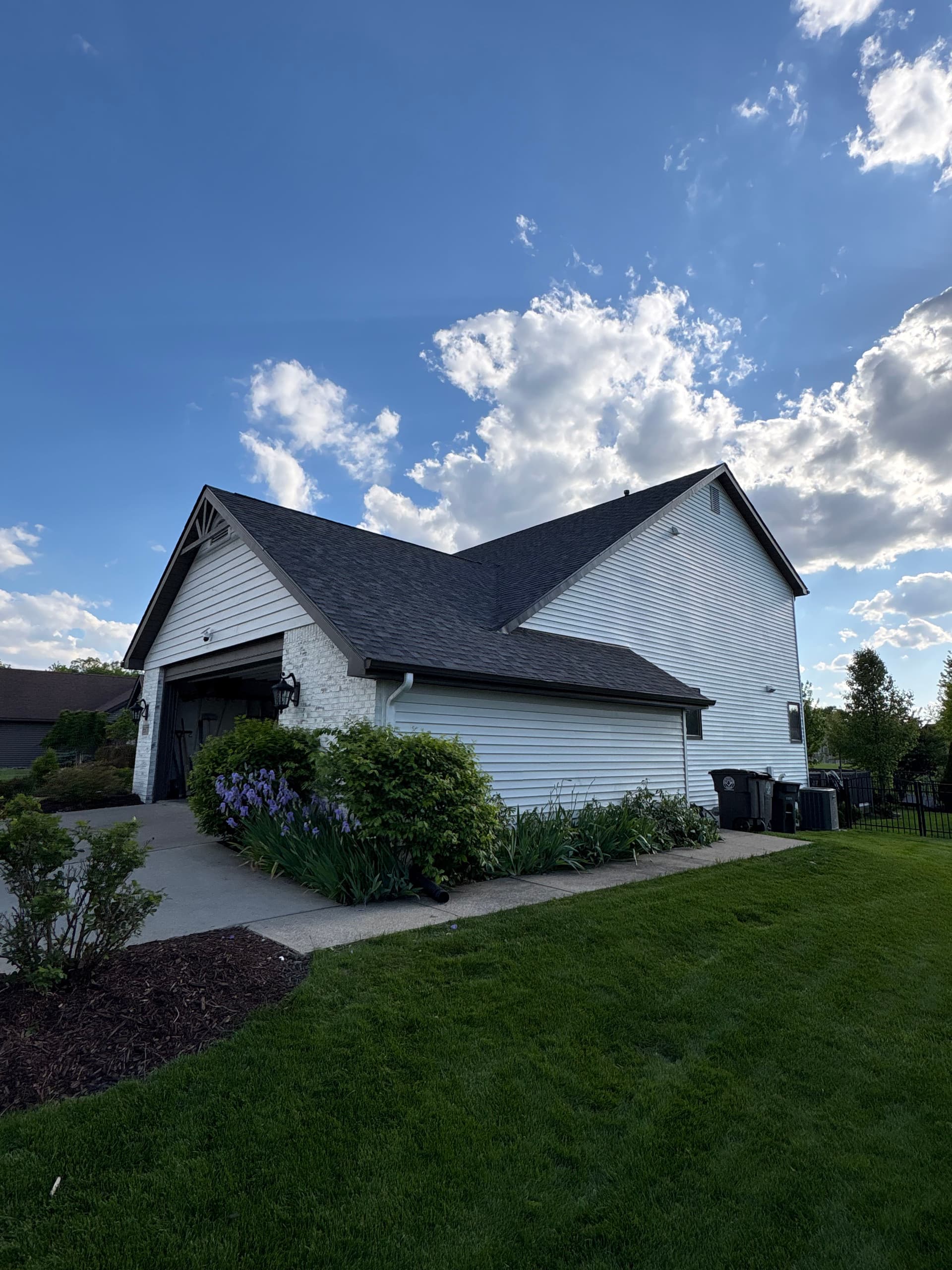 Gallery photos for Owens Corning Williamsburg Gray Asphalt Shingle Roof Replacement: Image #1