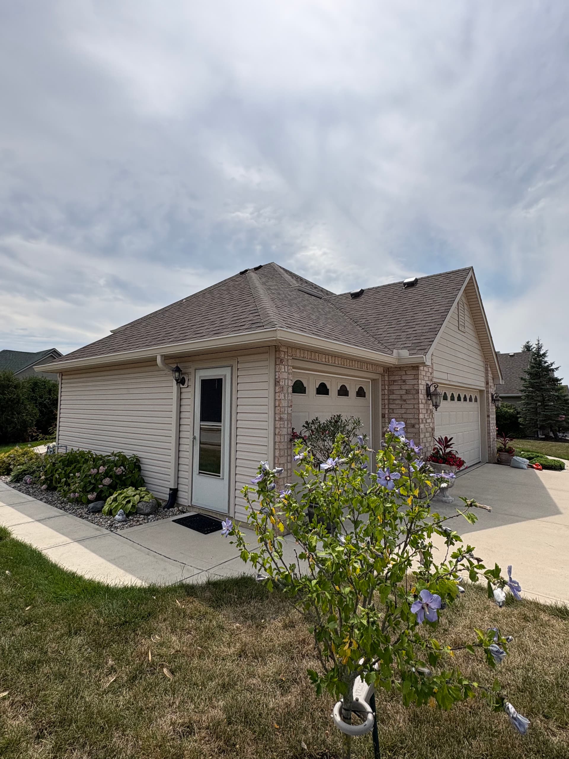 Gallery photos for Owens Corning Teak Shingles and Desert Sand Gutters Done Right: Image #1