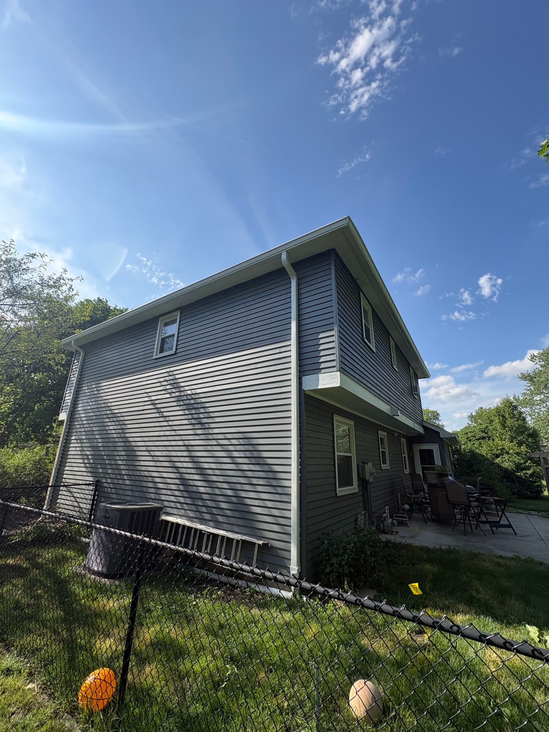 Gallery photos for Atlas Pinnacle Pristine Shingles with New Gutters and Siding: Image #7