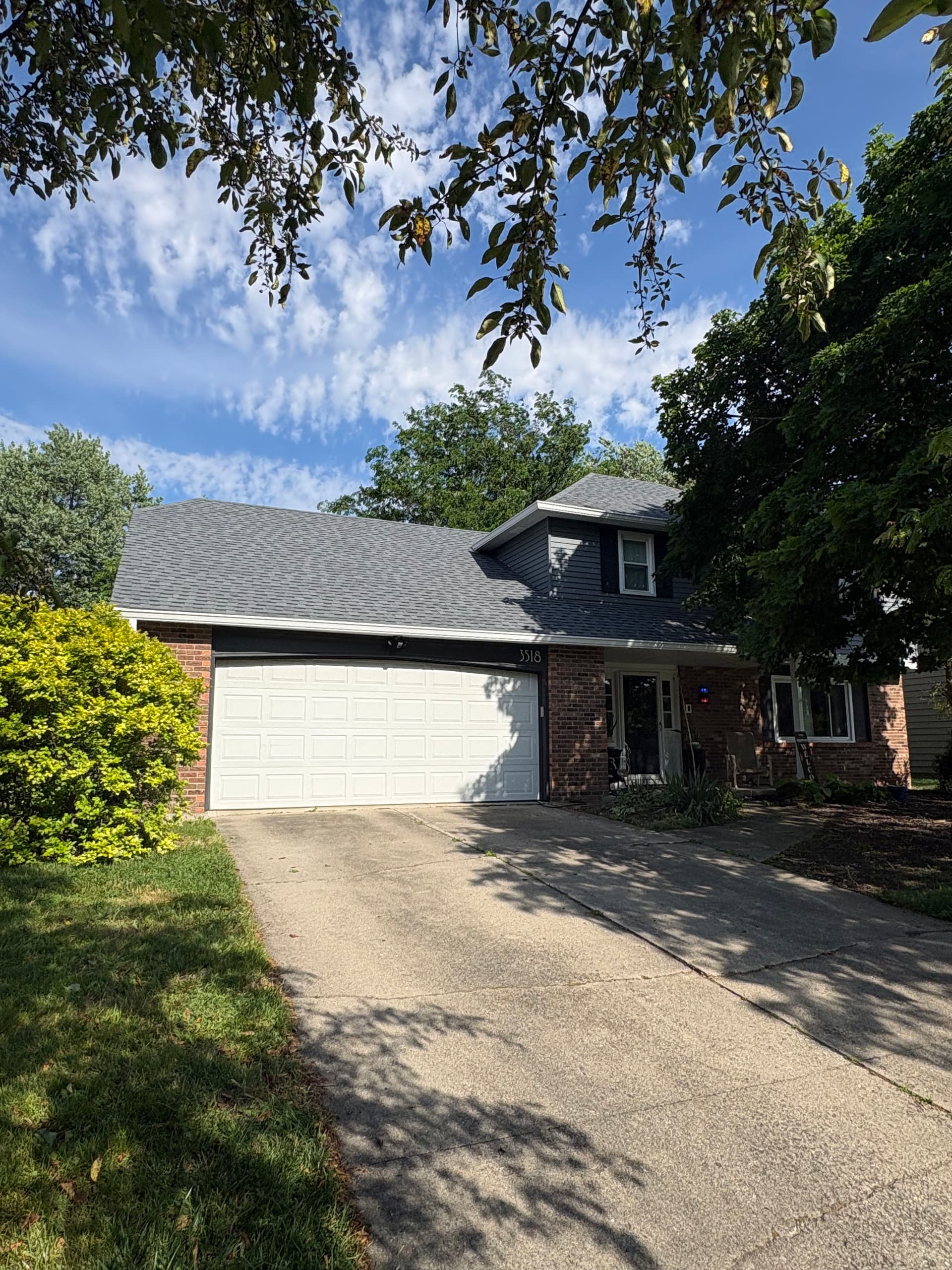 Gallery photos for Atlas Pinnacle Pristine Shingles with New Gutters and Siding: Image #4