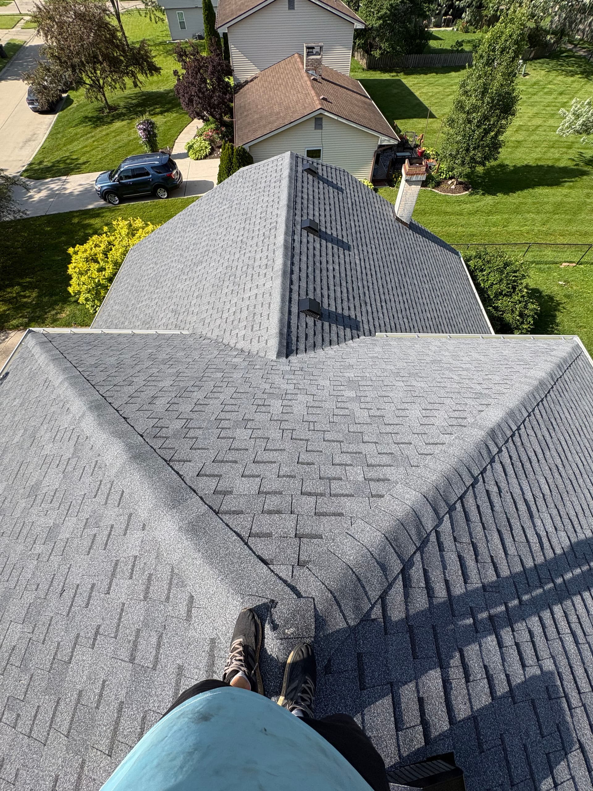 Atlas Pinnacle Pristine Shingles with New Gutters and Siding image