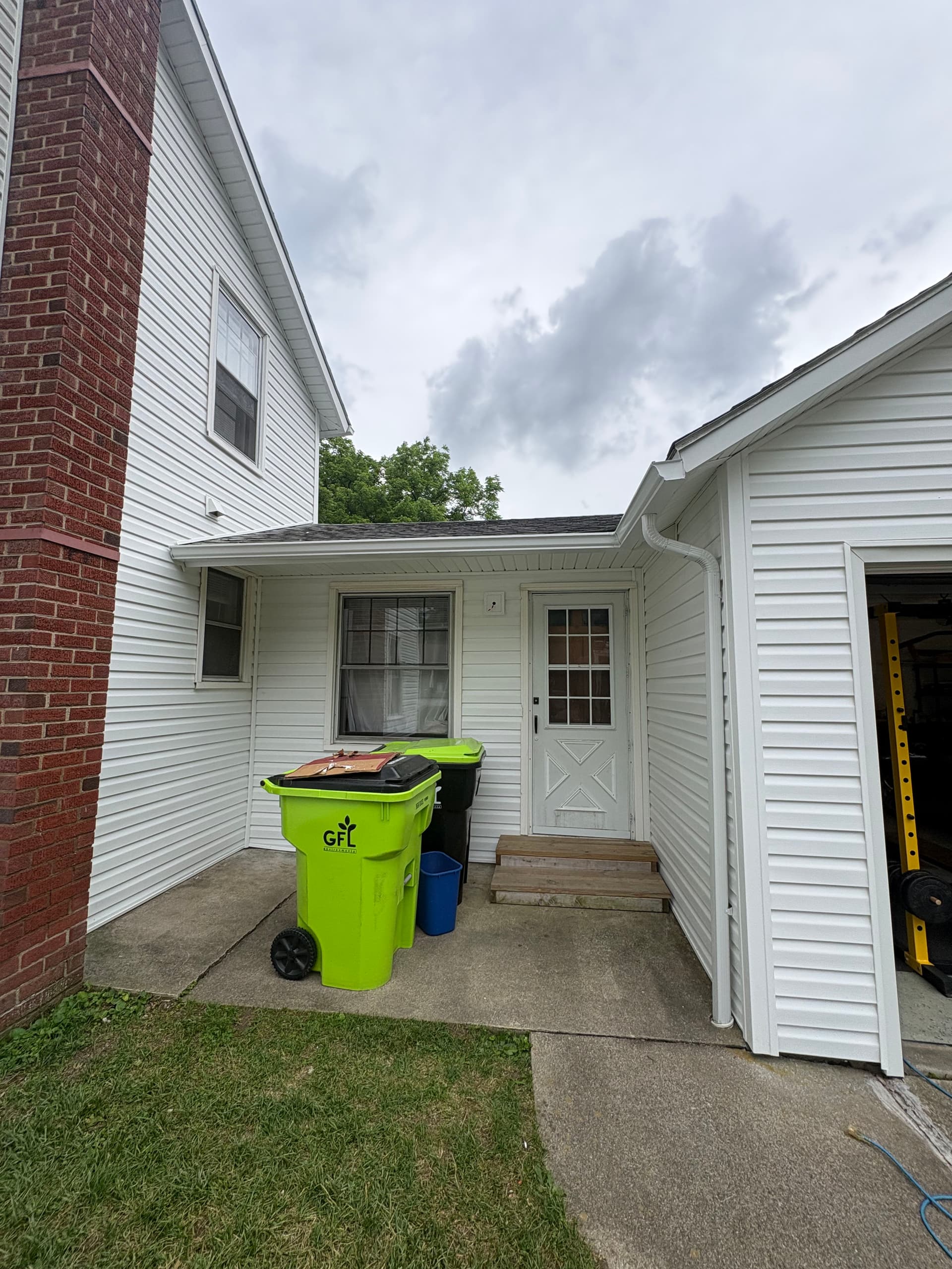 Gallery photos for Full Exterior Siding Soffit Fascia and Gutter Replacement Done Right: Image #3