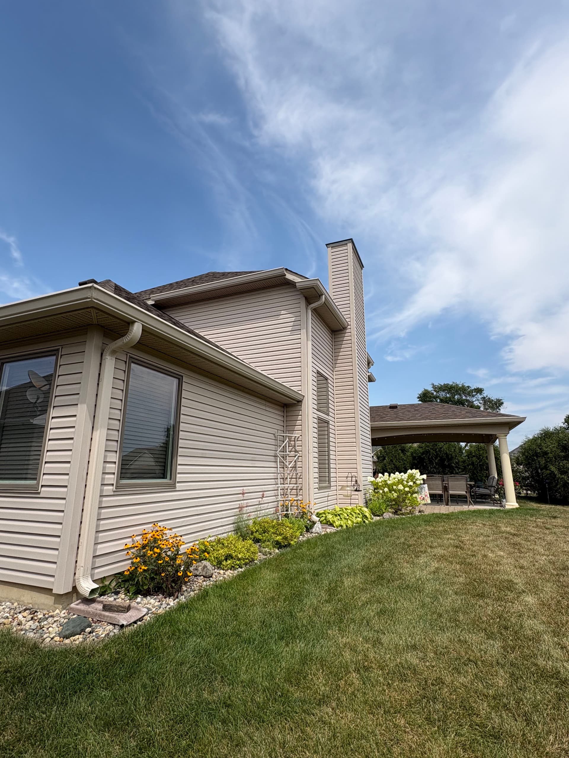 Gallery photos for Owens Corning Teak Shingles and Desert Sand Gutters Done Right: Image #6
