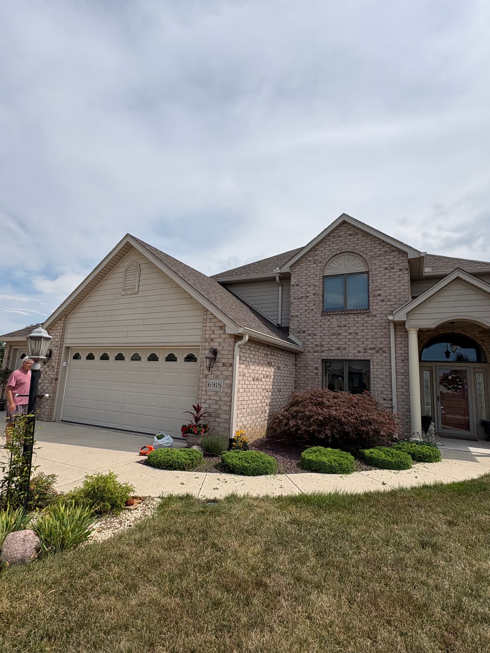 Gallery photos for Owens Corning Teak Shingles and Desert Sand Gutters Done Right: Image #2