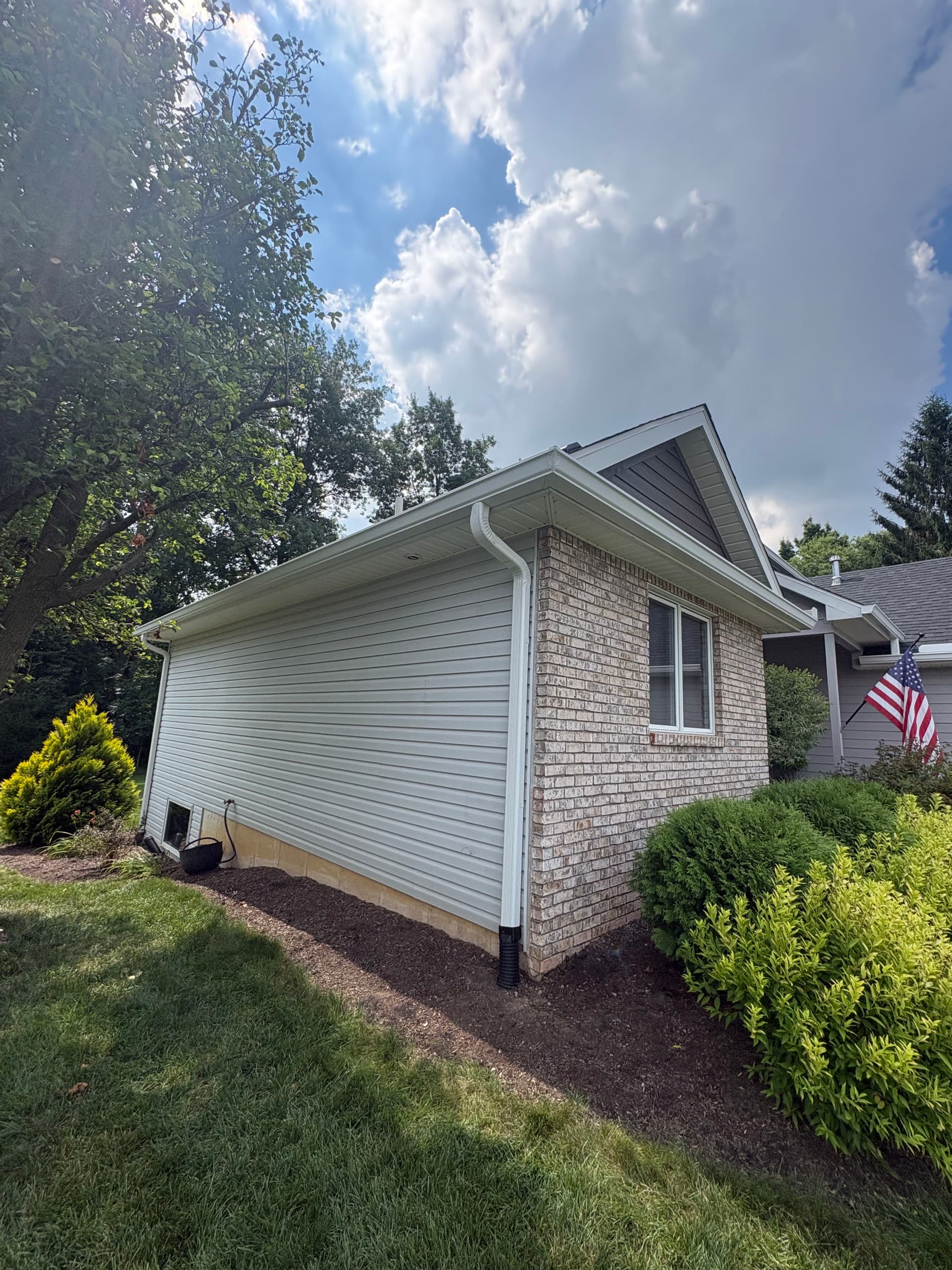 Gallery photos for New 30-Year Roof and 6-Inch Gutters Installed on Residential Home: Image #3