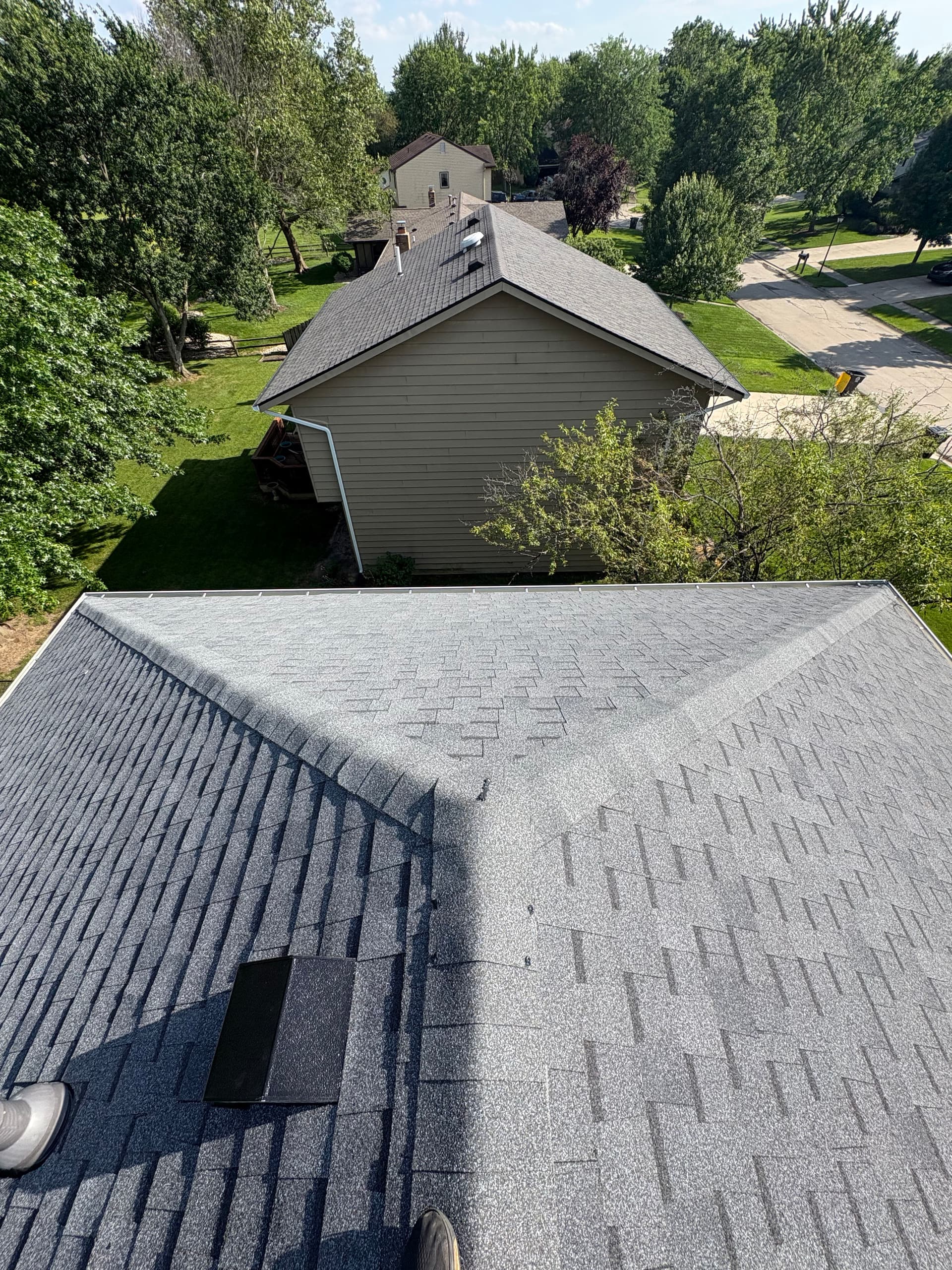 Gallery photos for Atlas Pinnacle Pristine Shingles with New Gutters and Siding: Image #3