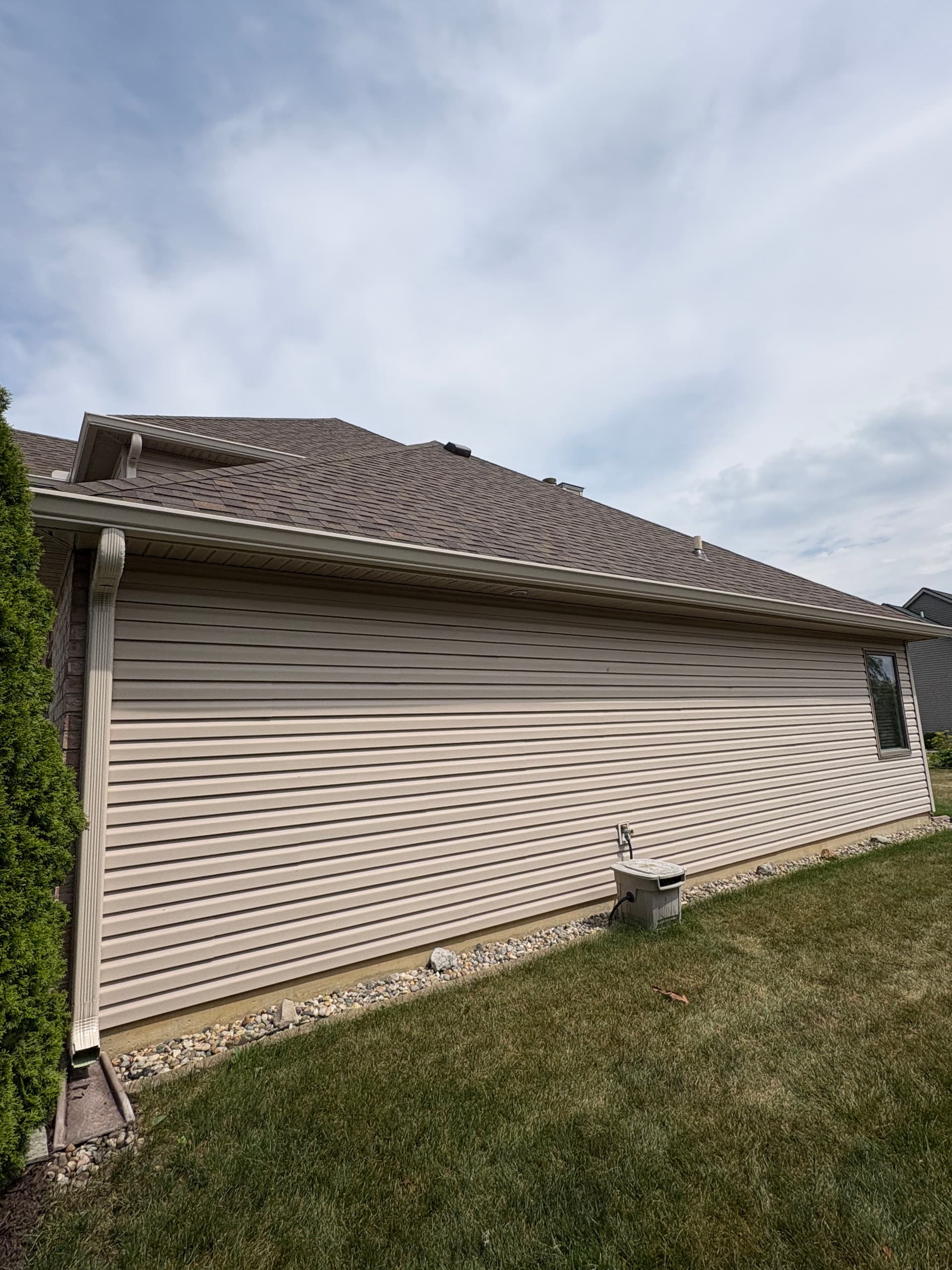 Gallery photos for Owens Corning Teak Shingles and Desert Sand Gutters Done Right: Image #5