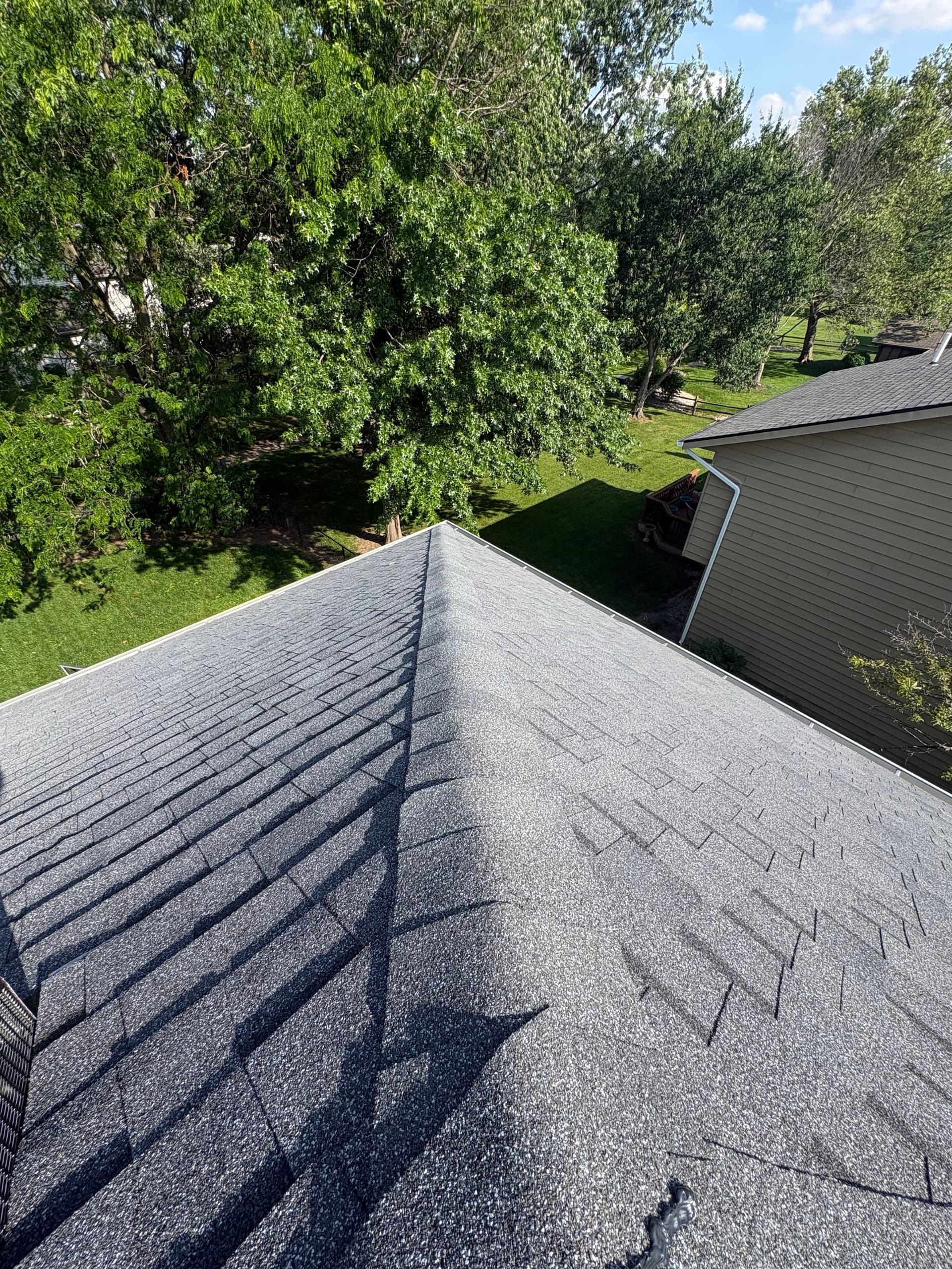Gallery photos for Atlas Pinnacle Pristine Shingles with New Gutters and Siding: Image #1